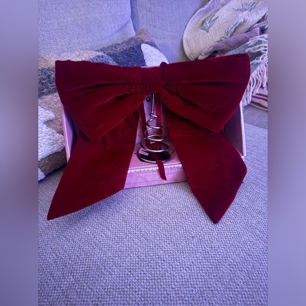 Cupcakes and Cashmere Bow Tree Topper